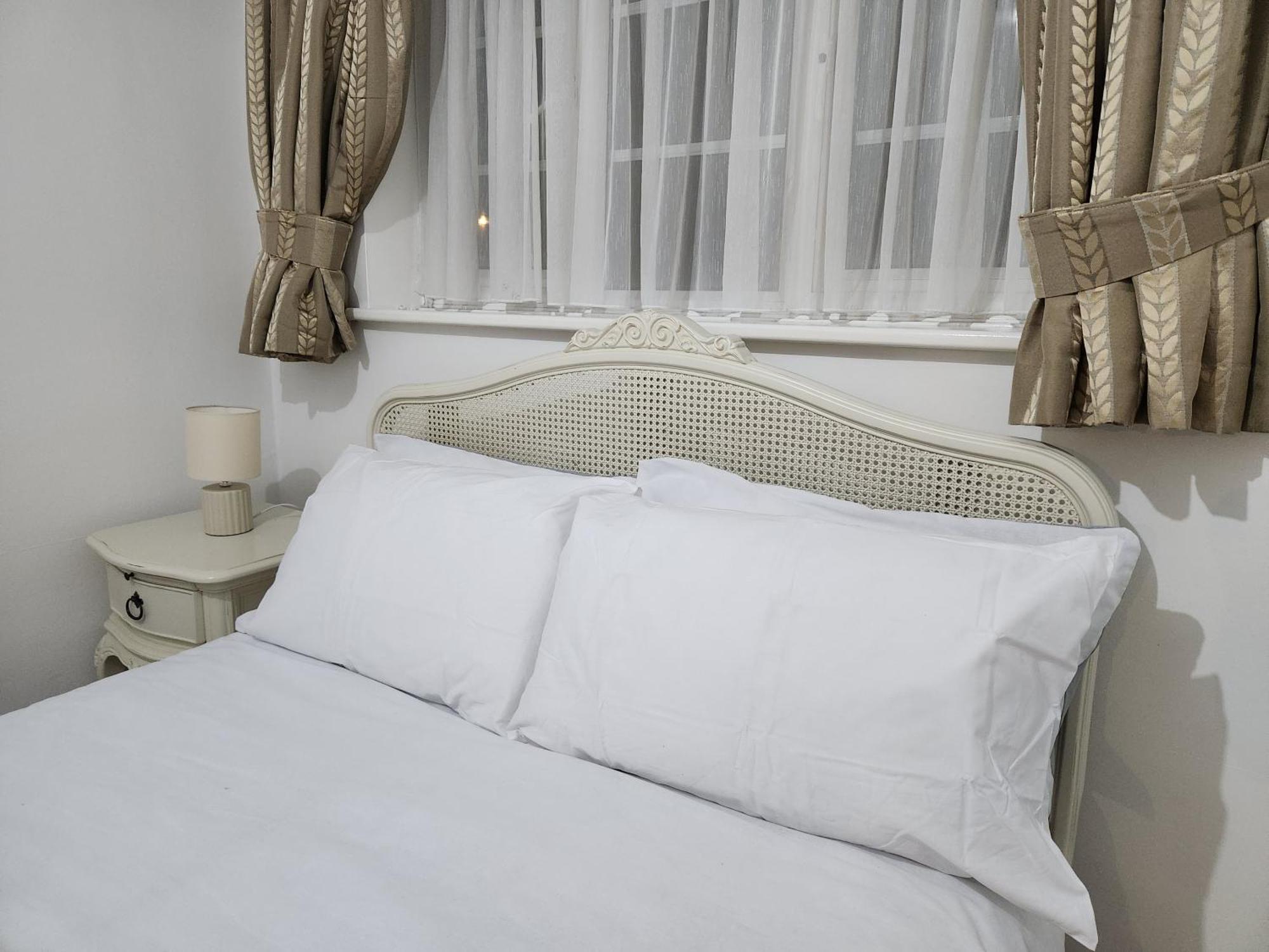 Elmdon House With 4 Spacious Bedrooms To Choose Birmingham Exteriör bild