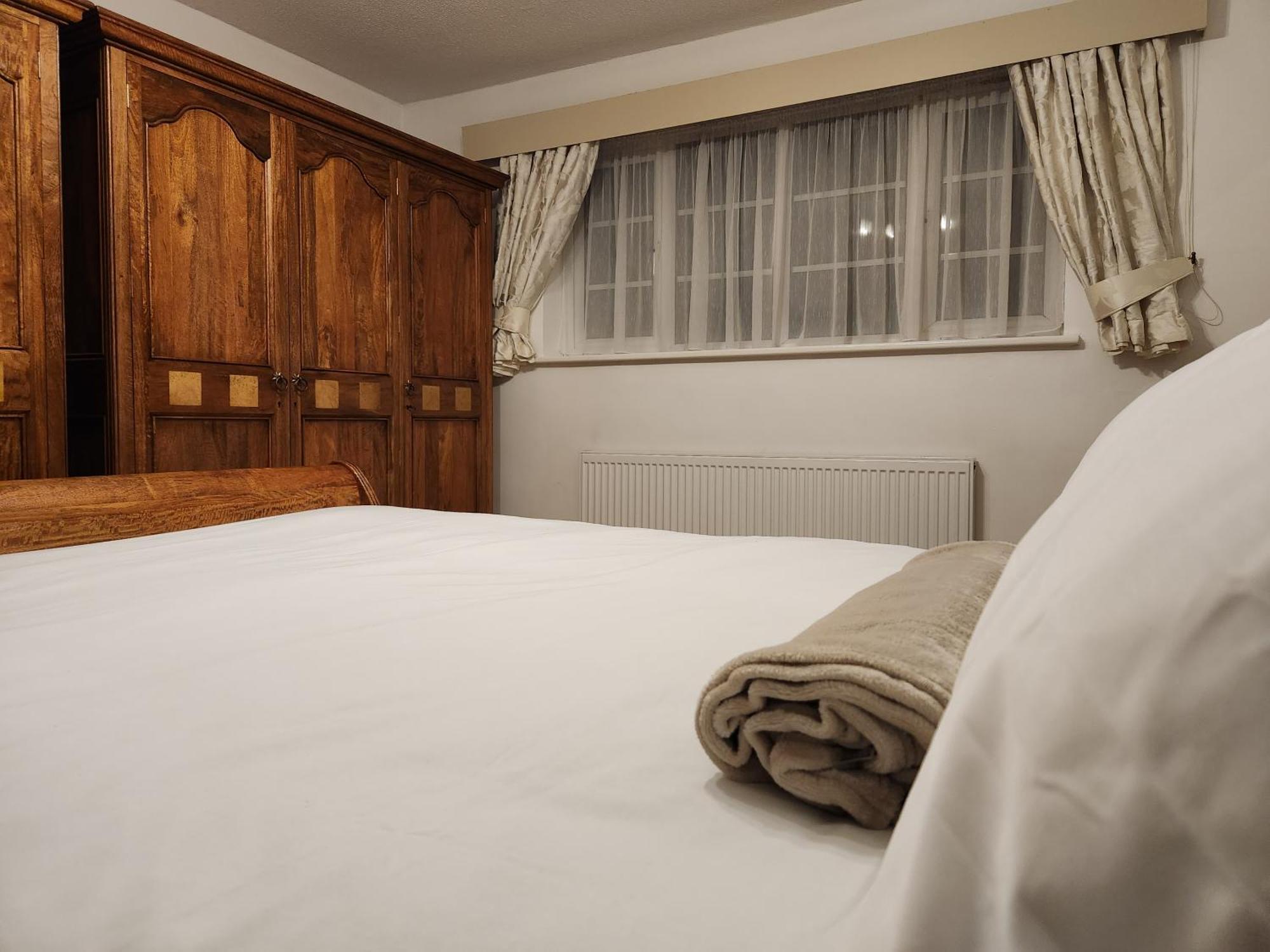 Elmdon House With 4 Spacious Bedrooms To Choose Birmingham Exteriör bild