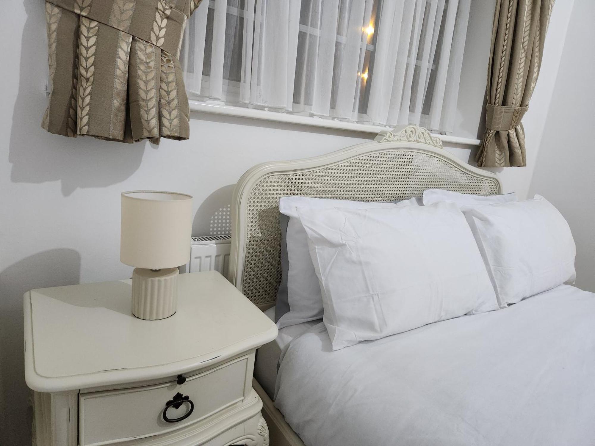 Elmdon House With 4 Spacious Bedrooms To Choose Birmingham Exteriör bild