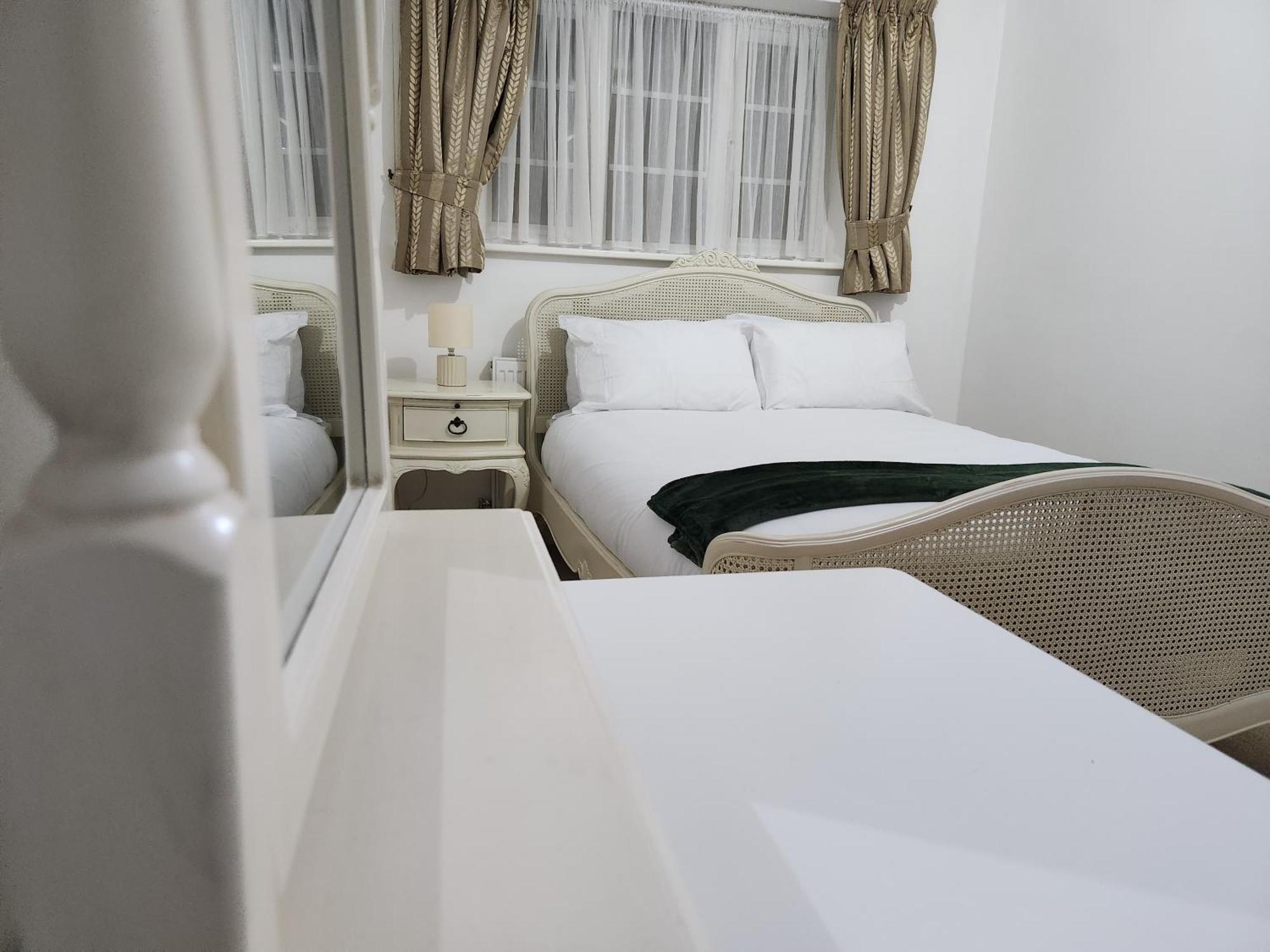 Elmdon House With 4 Spacious Bedrooms To Choose Birmingham Exteriör bild