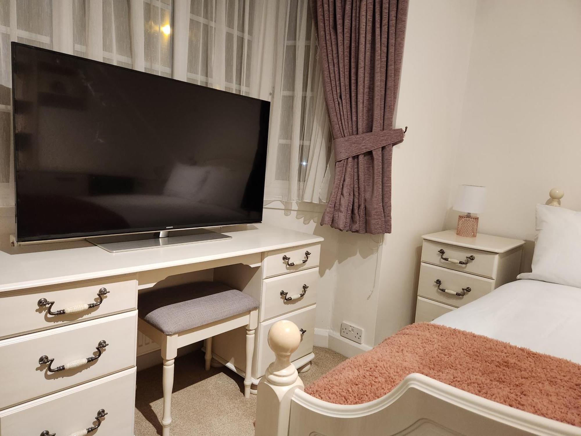 Elmdon House With 4 Spacious Bedrooms To Choose Birmingham Exteriör bild